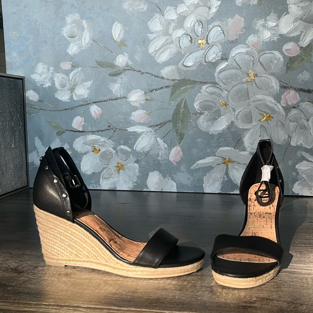 G by Guess open toe wedge, never worn, please refer to picture for size. Black